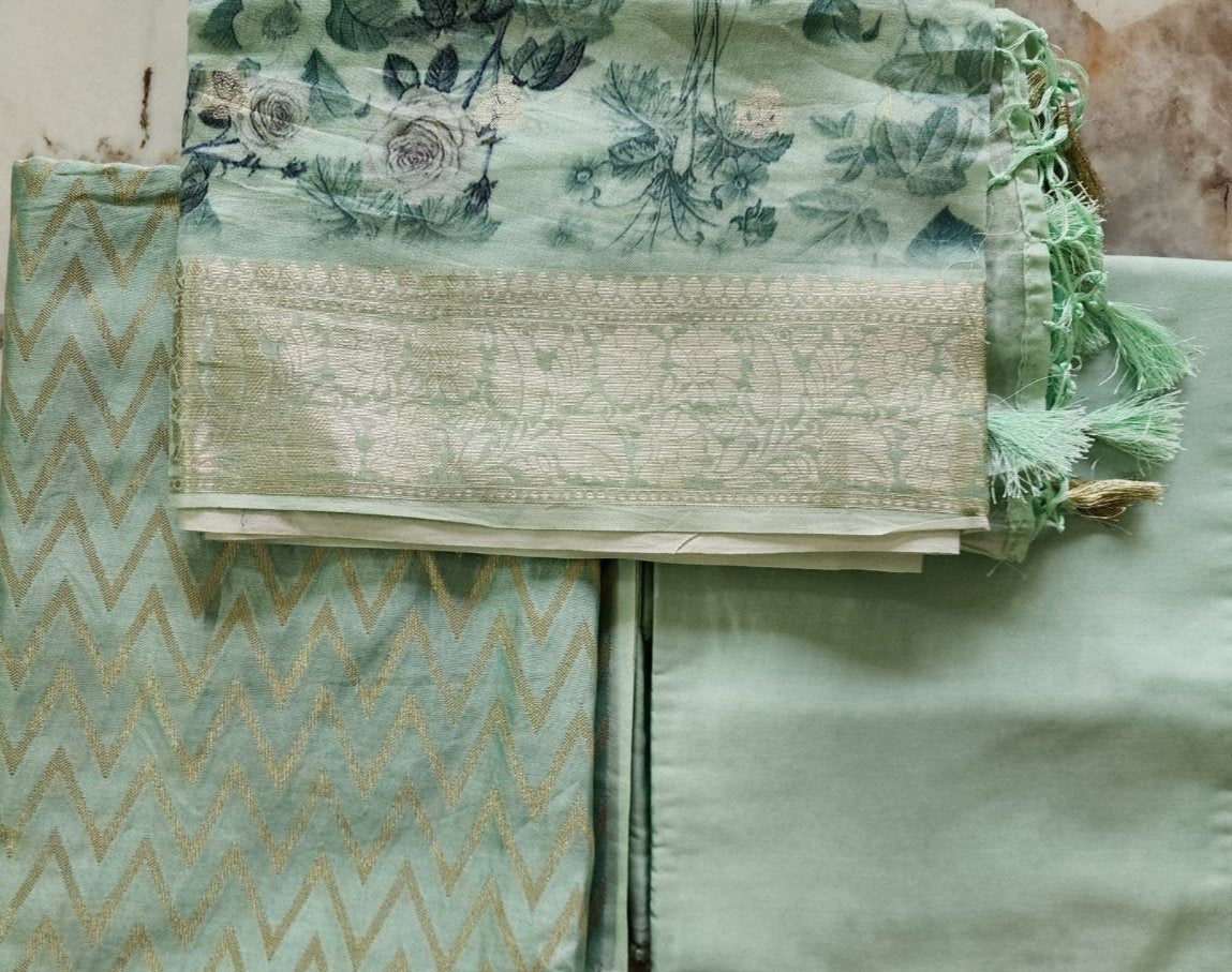 Light Green Zari Kurta Set In Silk With Digital Dupatta