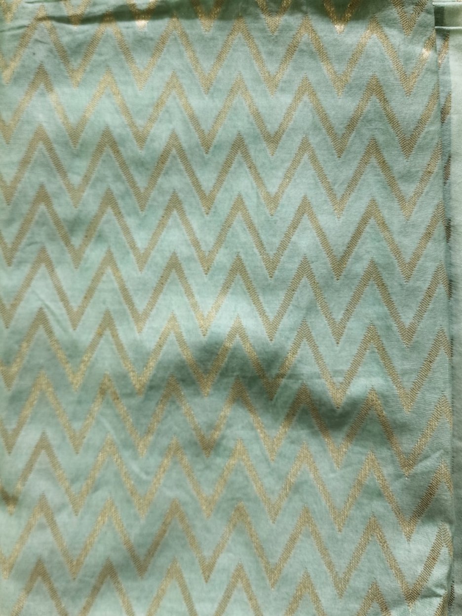 Light Green Zari Kurta Set In Silk With Digital Dupatta