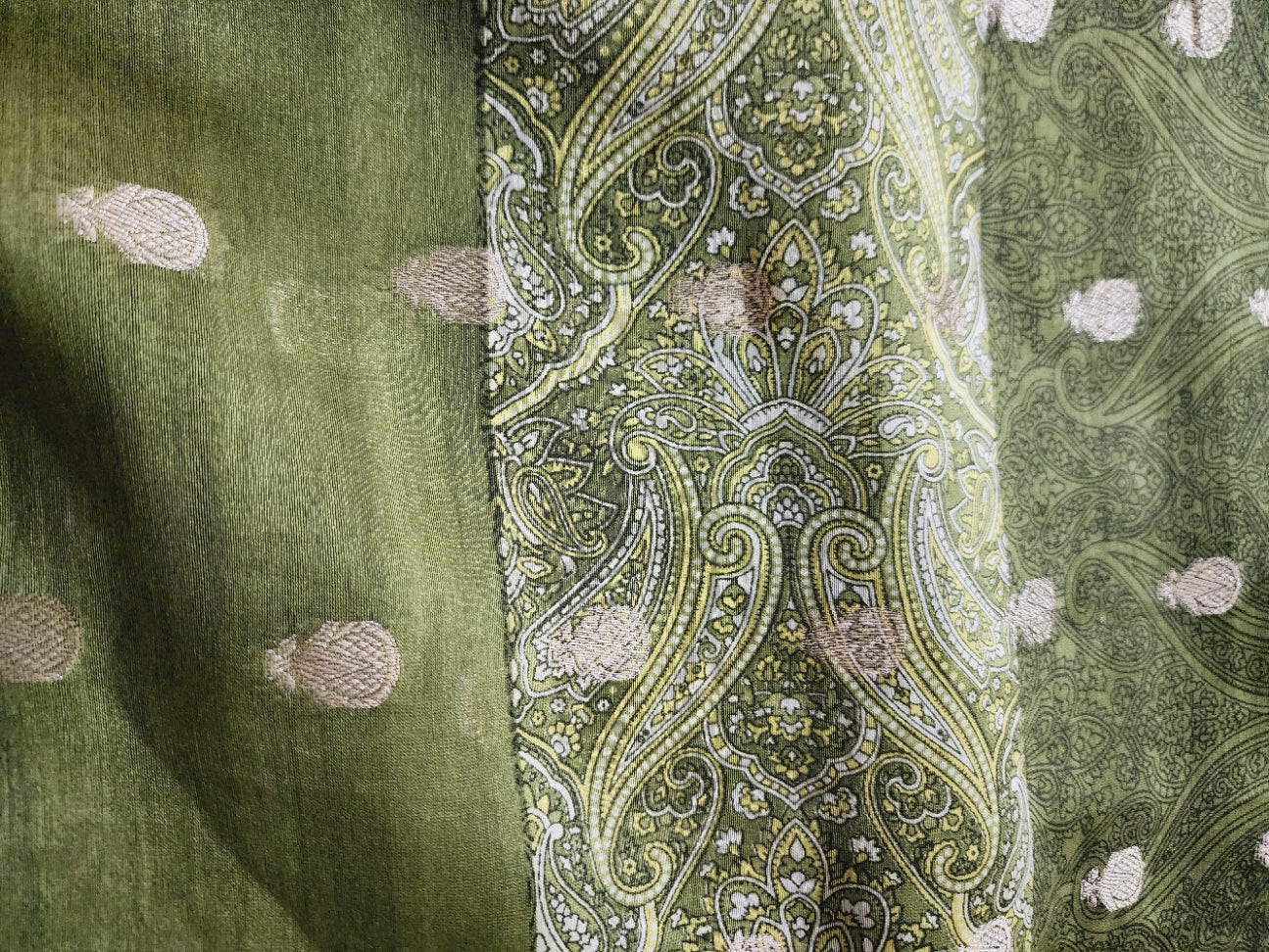 Green Munga Silk Kurta Set With Zari Buta