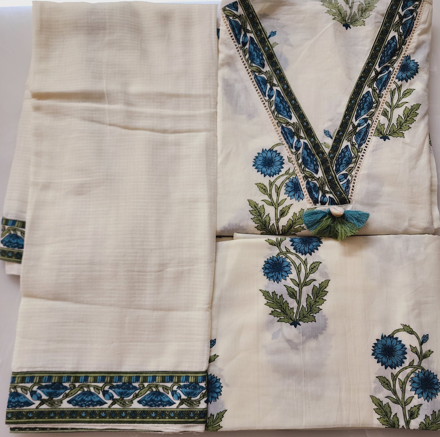 Offwhite & Blue Kilol Print Cotton Kurta Set With Mul Cotton Dupatta