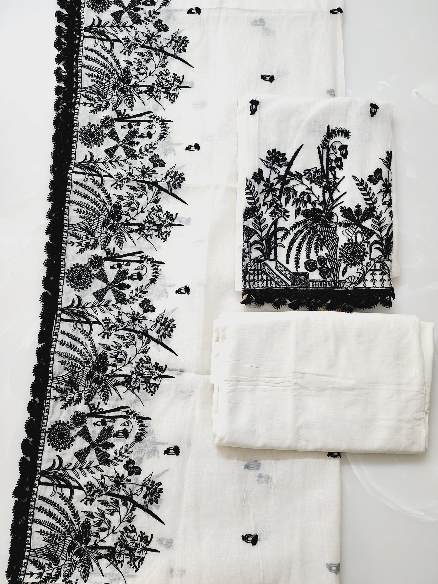 Offwhite & Black Embroidered Mul Cotton Kurta Set With Tassels & Lace Work