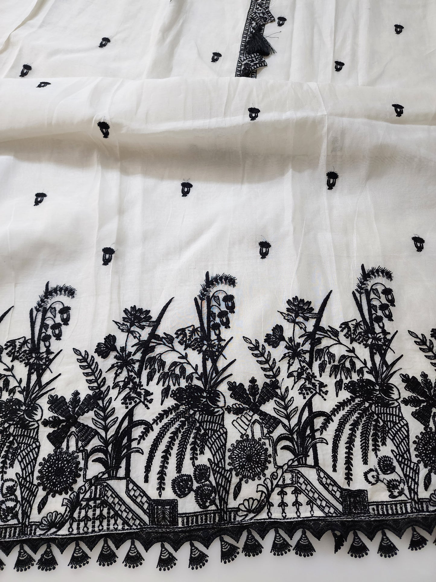 Offwhite & Black Embroidered Mul Cotton Kurta Set With Tassels & Lace Work