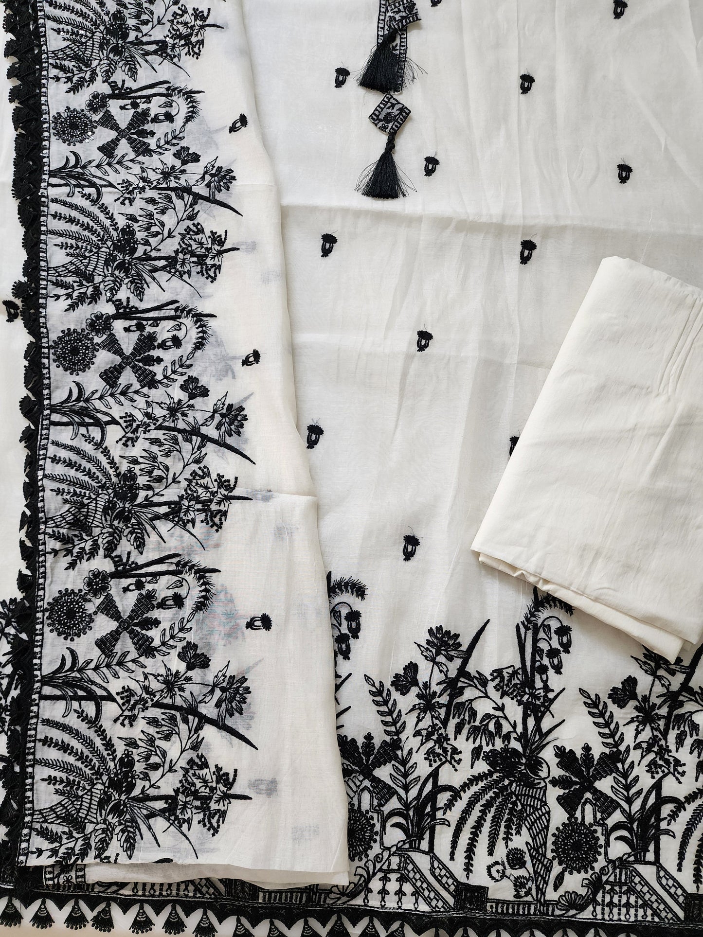 Offwhite & Black Embroidered Mul Cotton Kurta Set With Tassels & Lace Work