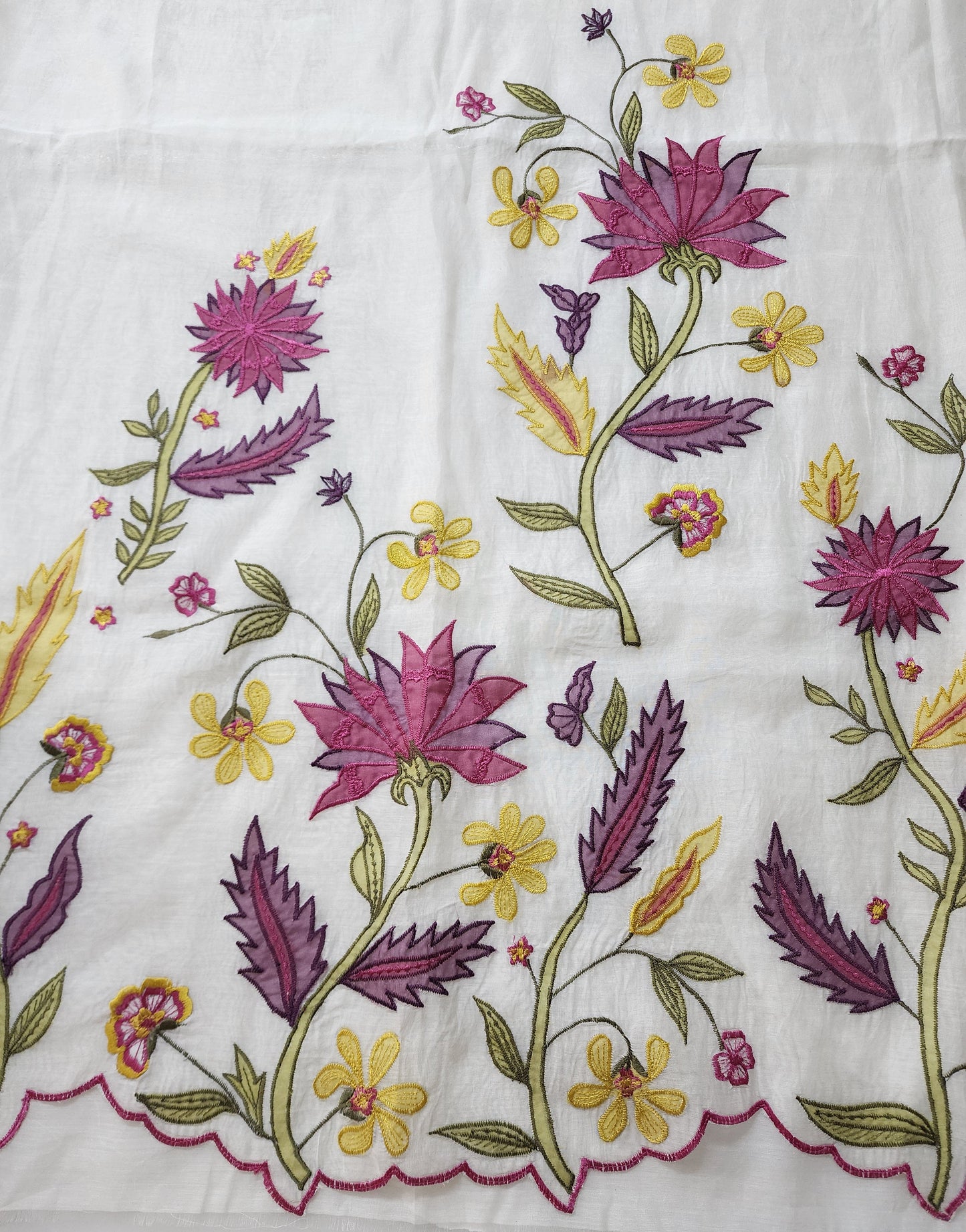 Off White Pure Mul Cotton Kurta Set with Dupatta Featuring Elegant Floral Applique Work