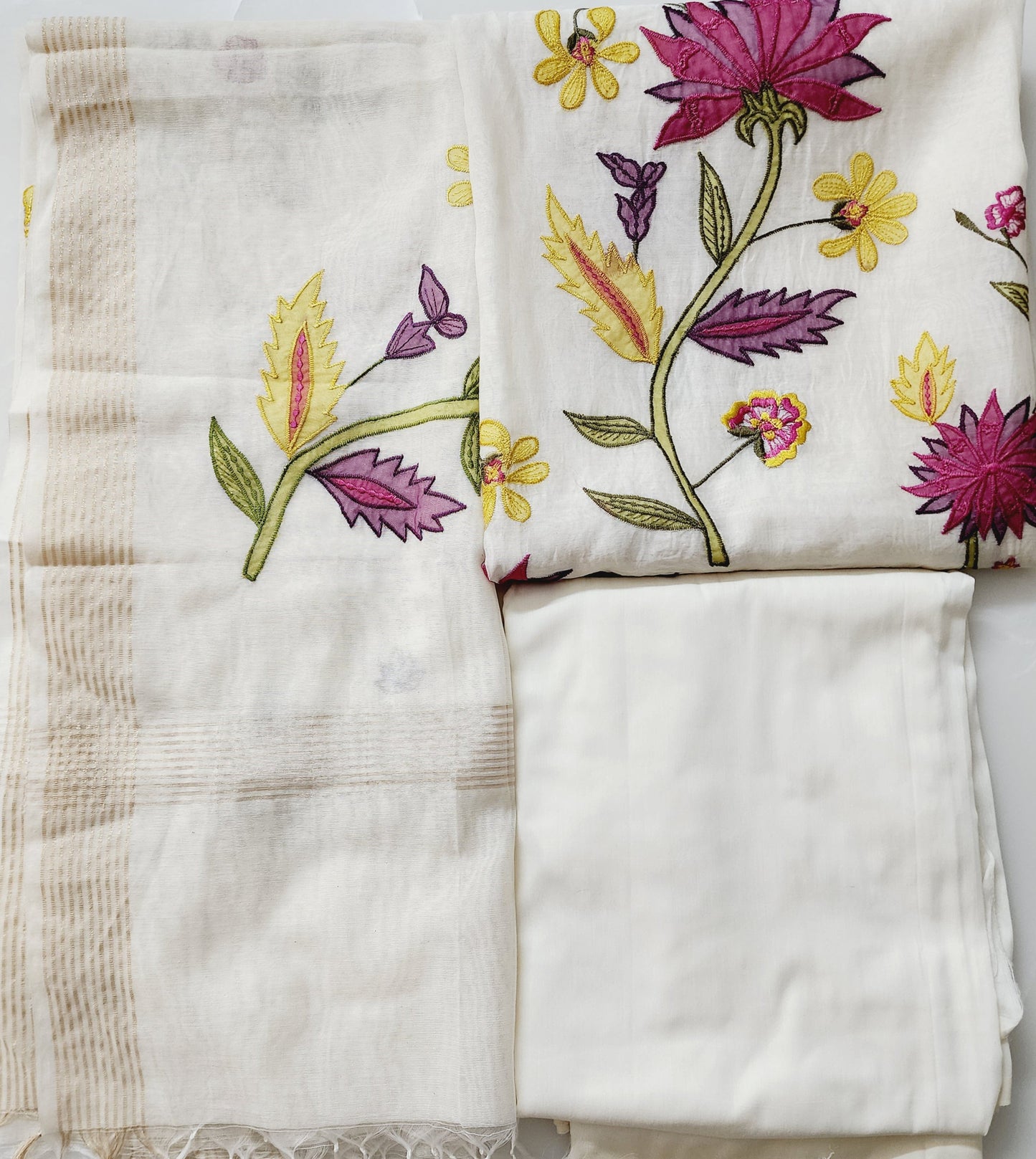 Off White Pure Mul Cotton Kurta Set with Dupatta Featuring Elegant Floral Applique Work
